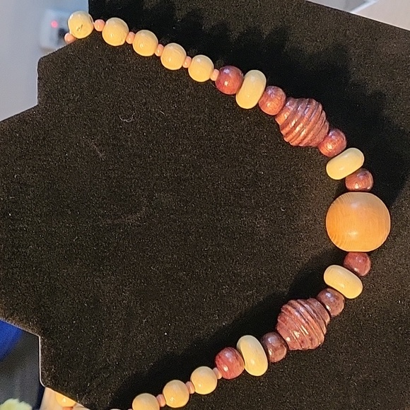 Wood bead necklace - Picture 1 of 3